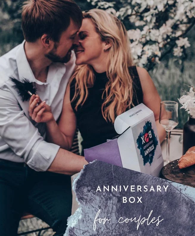 Anniversary gift box for couples.jpg